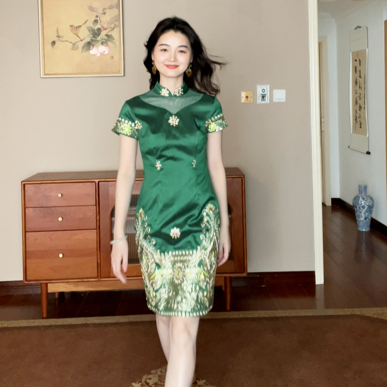 丝路嘉和。繁花.绿 I 新款绿色优雅时尚复古显瘦短旗袍（预售款）