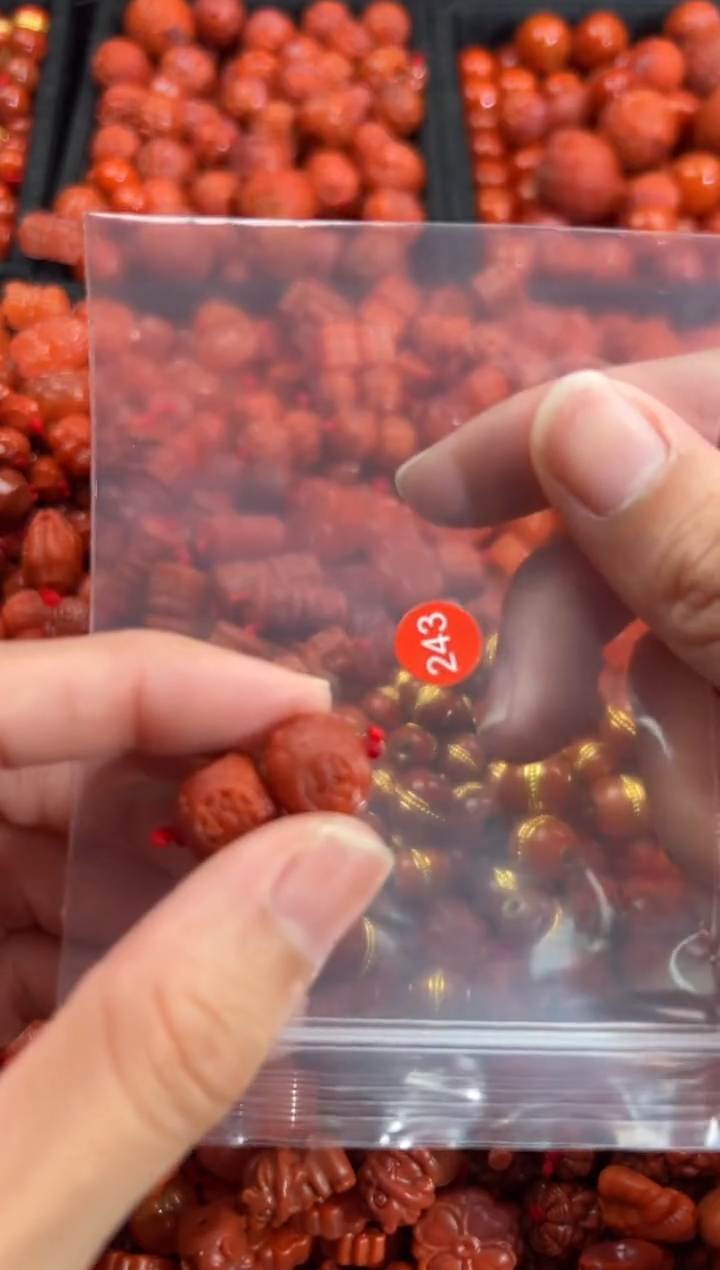 南红玛瑙未镶嵌颈饰1