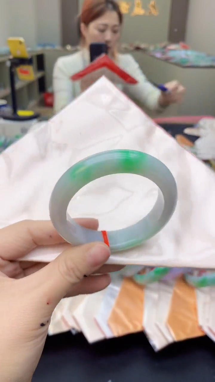 【闪购商品】翡翠手镯未镶嵌1052131770