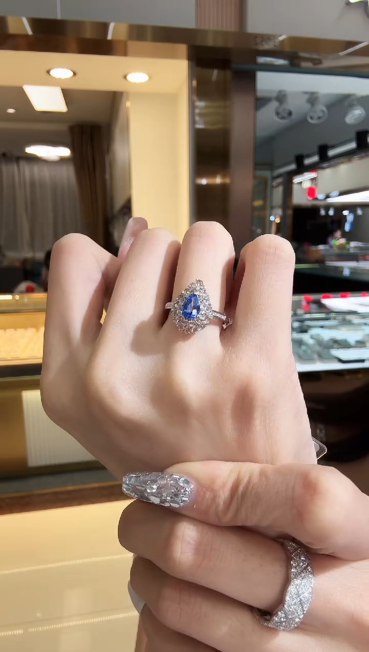 戒指蓝宝石18K金镶嵌1.00ct