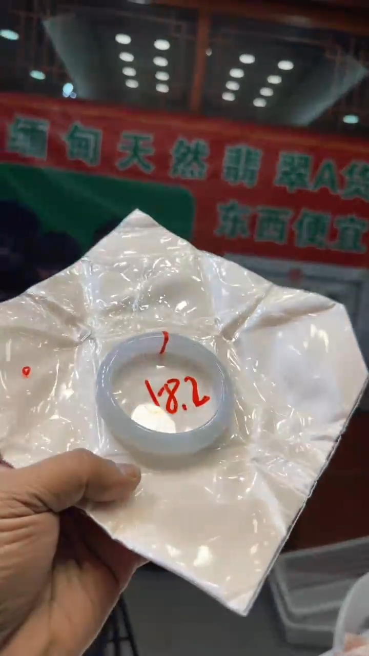 未镶嵌手镯翡翠手镯包容价