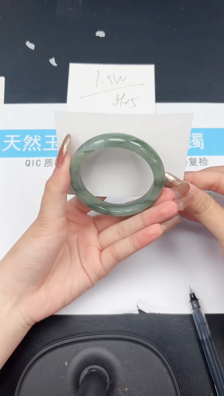 【闪购商品】石英质玉手镯未镶嵌368-53
