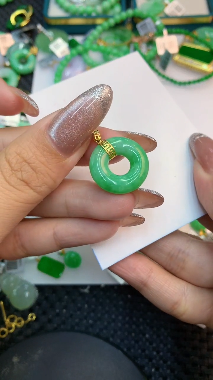 颈饰18K金镶嵌翡翠1