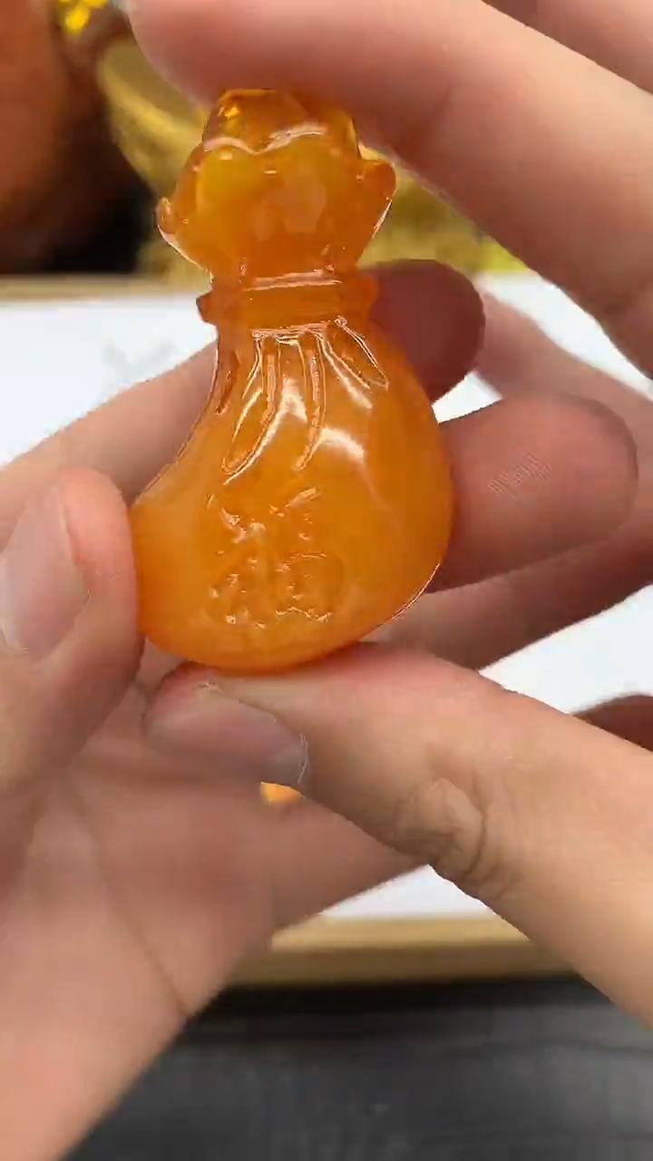 未镶嵌颈饰琥珀N43吊坠