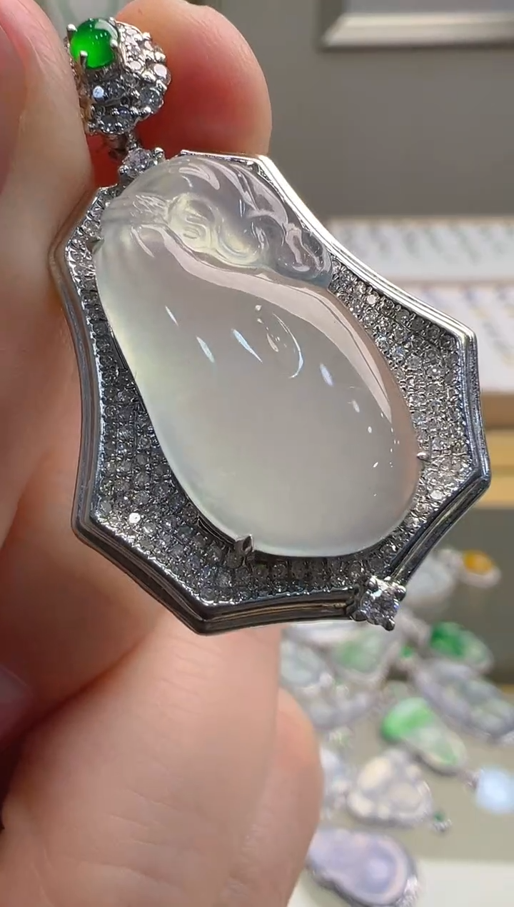 【闪购商品】翡翠吊坠(不含链)18K金镶嵌多样性发货拍一发一