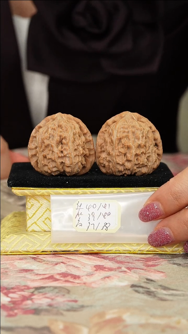 文玩核桃把件白狮子