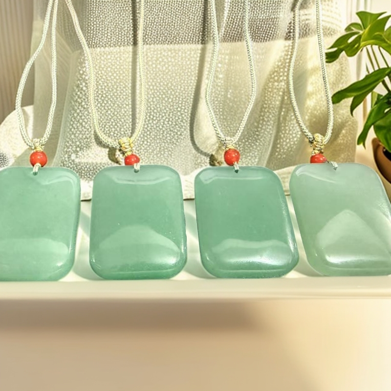 多乾珠宝东陵玉无事牌时尚百搭秀气美人吊坠（多样性发其一）