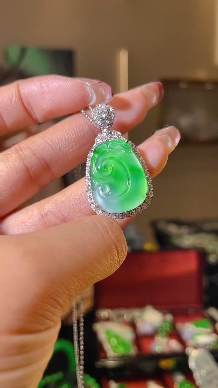 【闪购商品】翡翠吊坠(不含链)银S925镶嵌天然翡翠A货