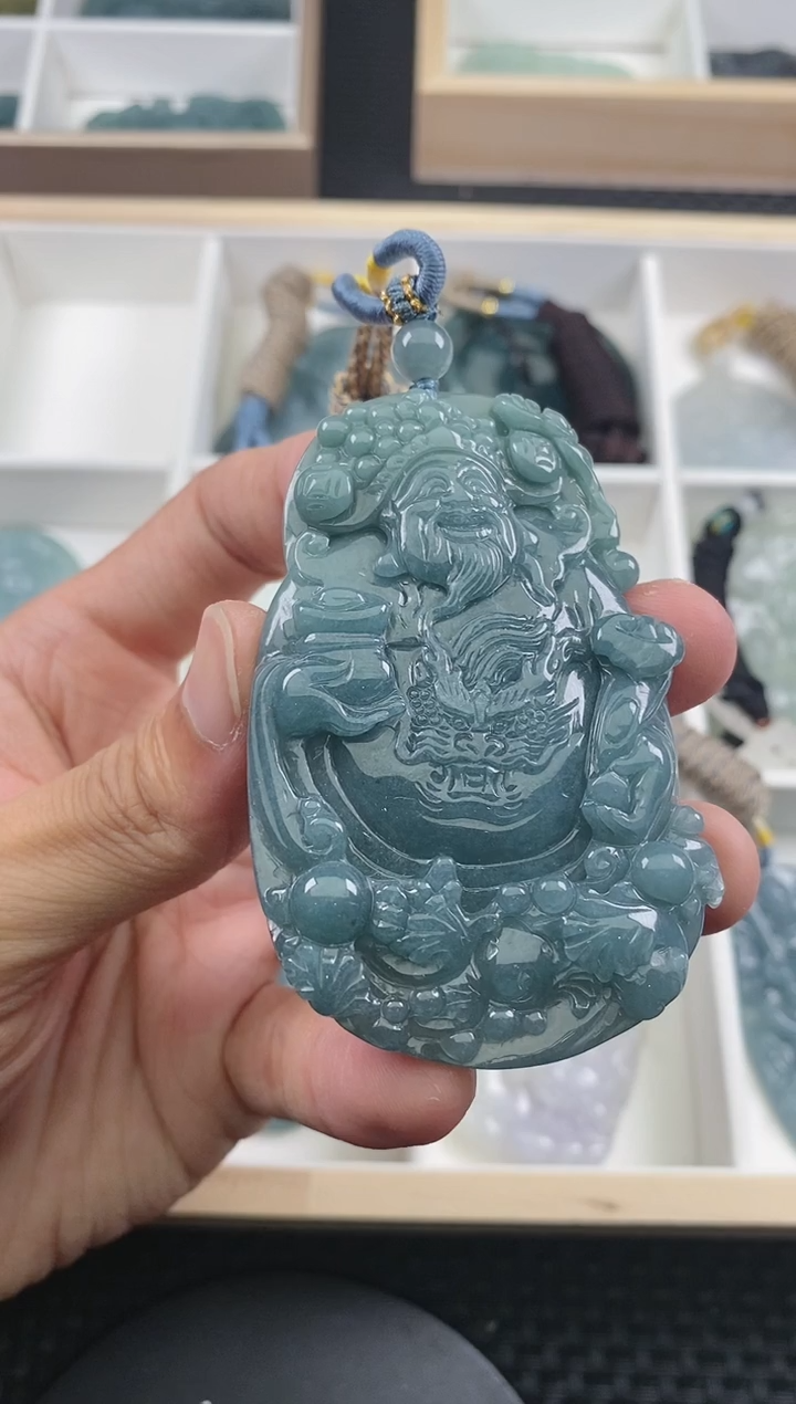 翡翠未镶嵌颈饰 