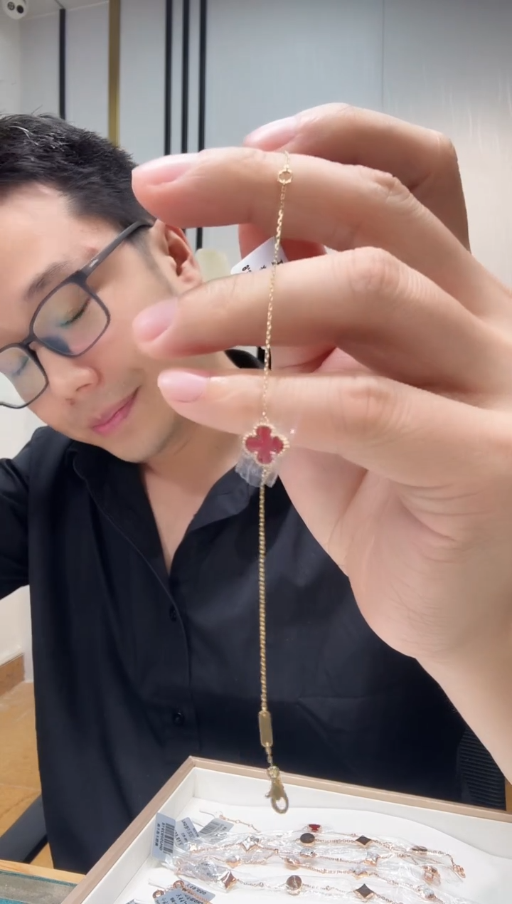 18K金镶嵌手链玛瑙/玉髓 红色k黄，小单花手链