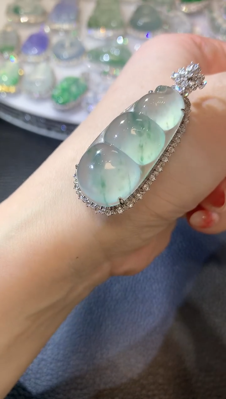 【闪购商品】翡翠吊坠(不含链)18K金镶嵌C93 