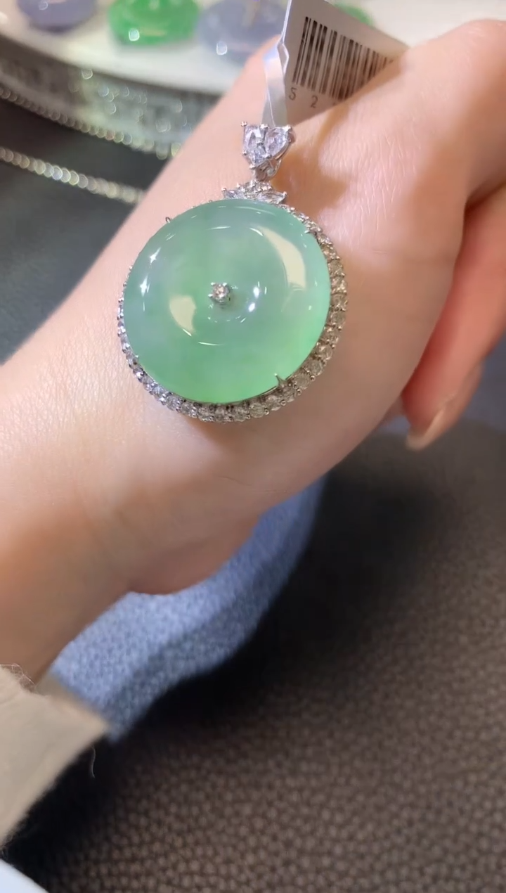 【闪购商品】翡翠吊坠(不含链)18K金镶嵌A40