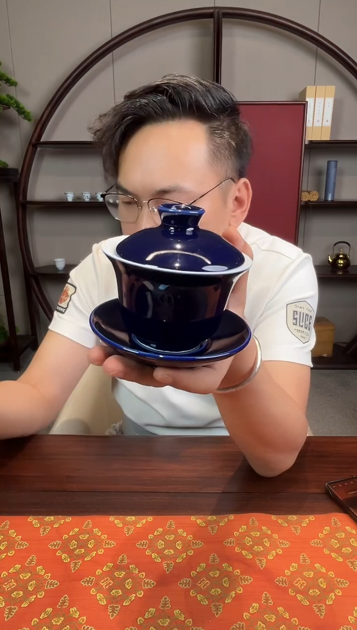 摆件颜色釉霁蓝盖碗