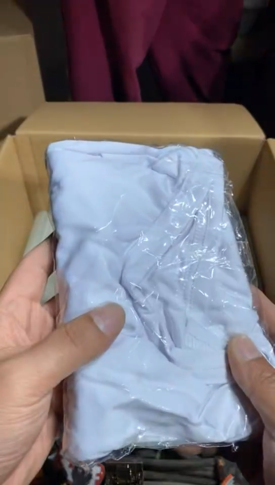 8新中古商品，瑕疵品，不保好坏。698