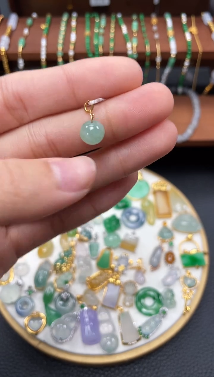 【闪购商品】翡翠吊坠(不含链)18K金镶嵌一个 JK101