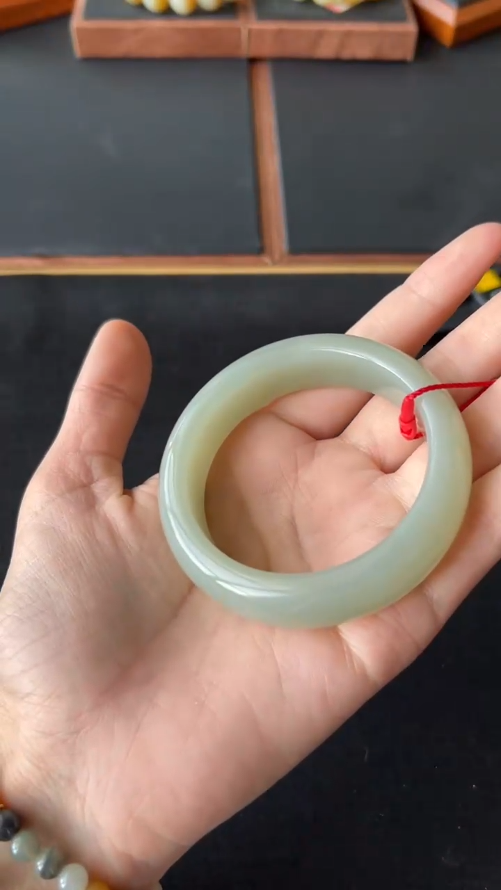 【闪购商品】和田玉手镯未镶嵌且末微色差近矿54