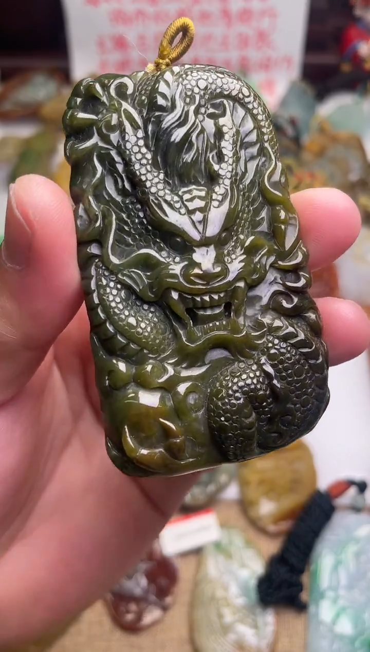 颈饰未镶嵌翡翠龙
