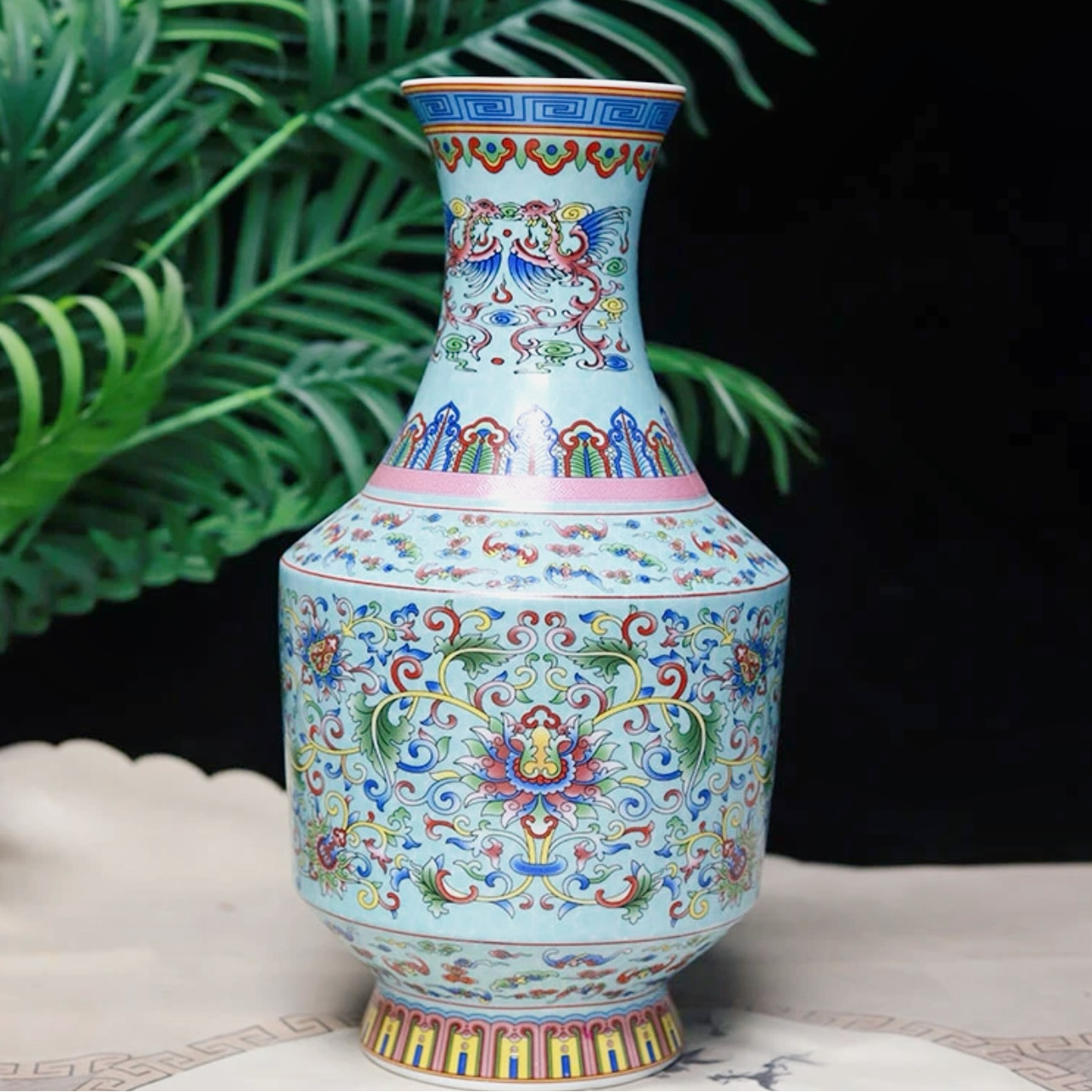 【袁氏瓷业】景德镇陶瓷珐琅彩缠枝莲异形瓶-蓝+底座