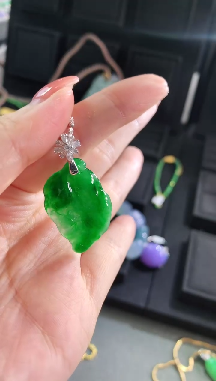 【闪购商品】翡翠吊坠(不含链)18K金镶嵌吊坠