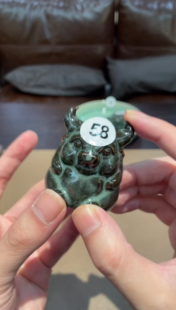 58窑承青瓷牛魔王茶宠