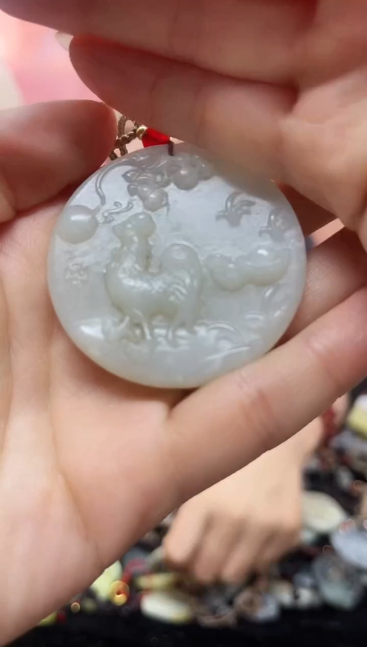 未镶嵌岫玉吊坠`