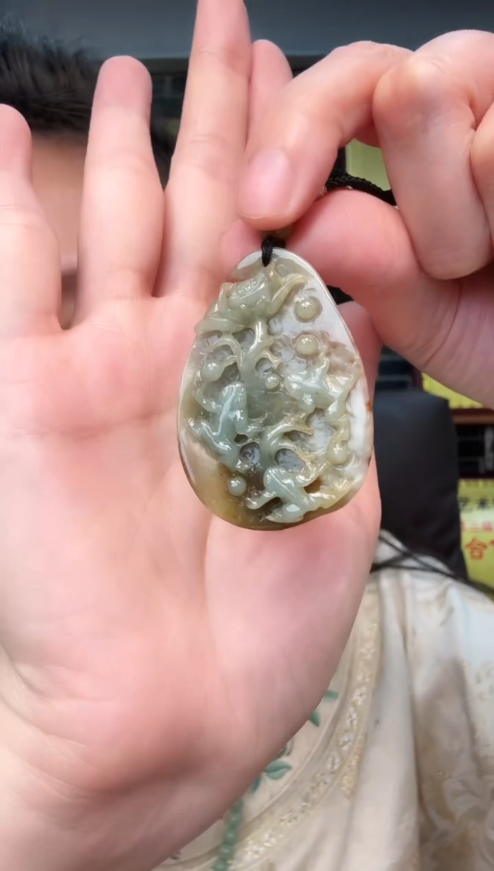 颈饰未镶嵌翡翠牌子