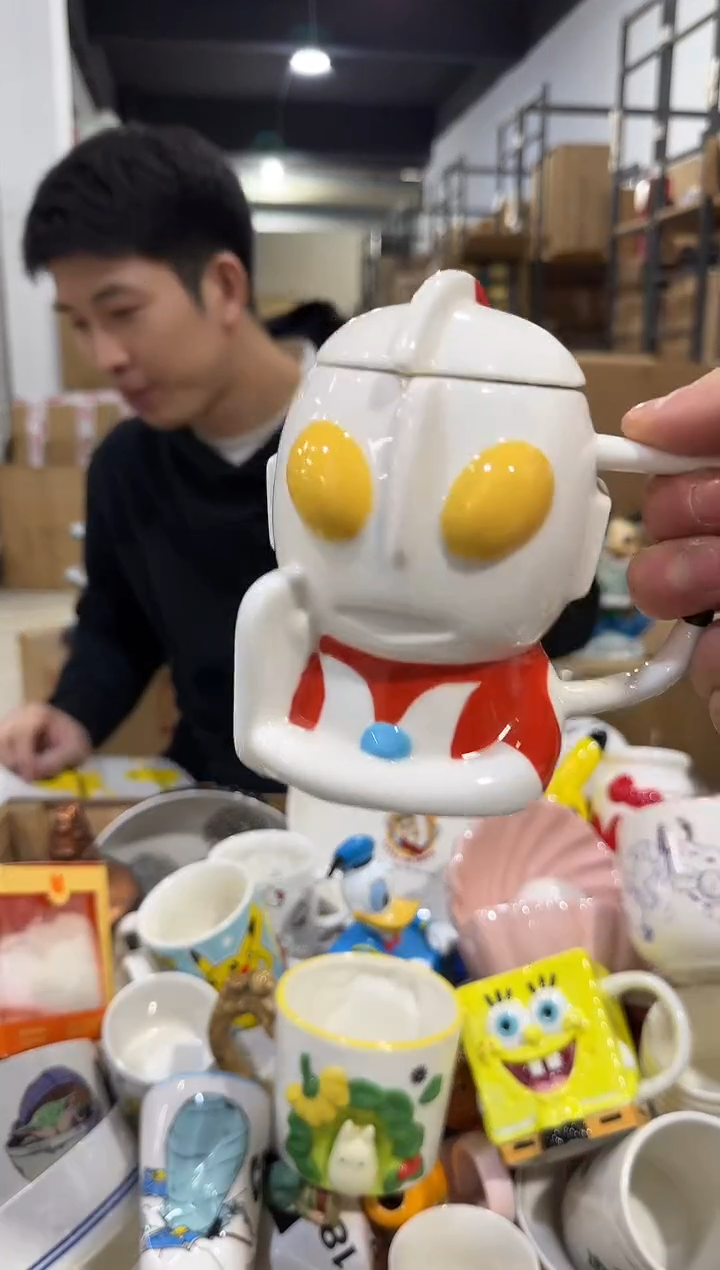 瓷片奥特曼带盖杯