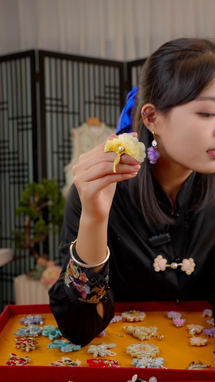 刺绣l**n非遗绒花苏绣饰品
