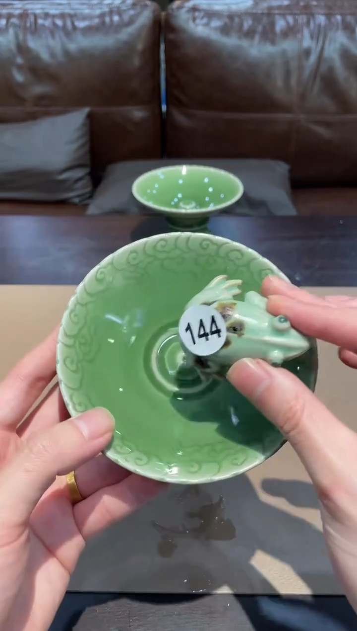 牛*144窑承青瓷底座+青蛙