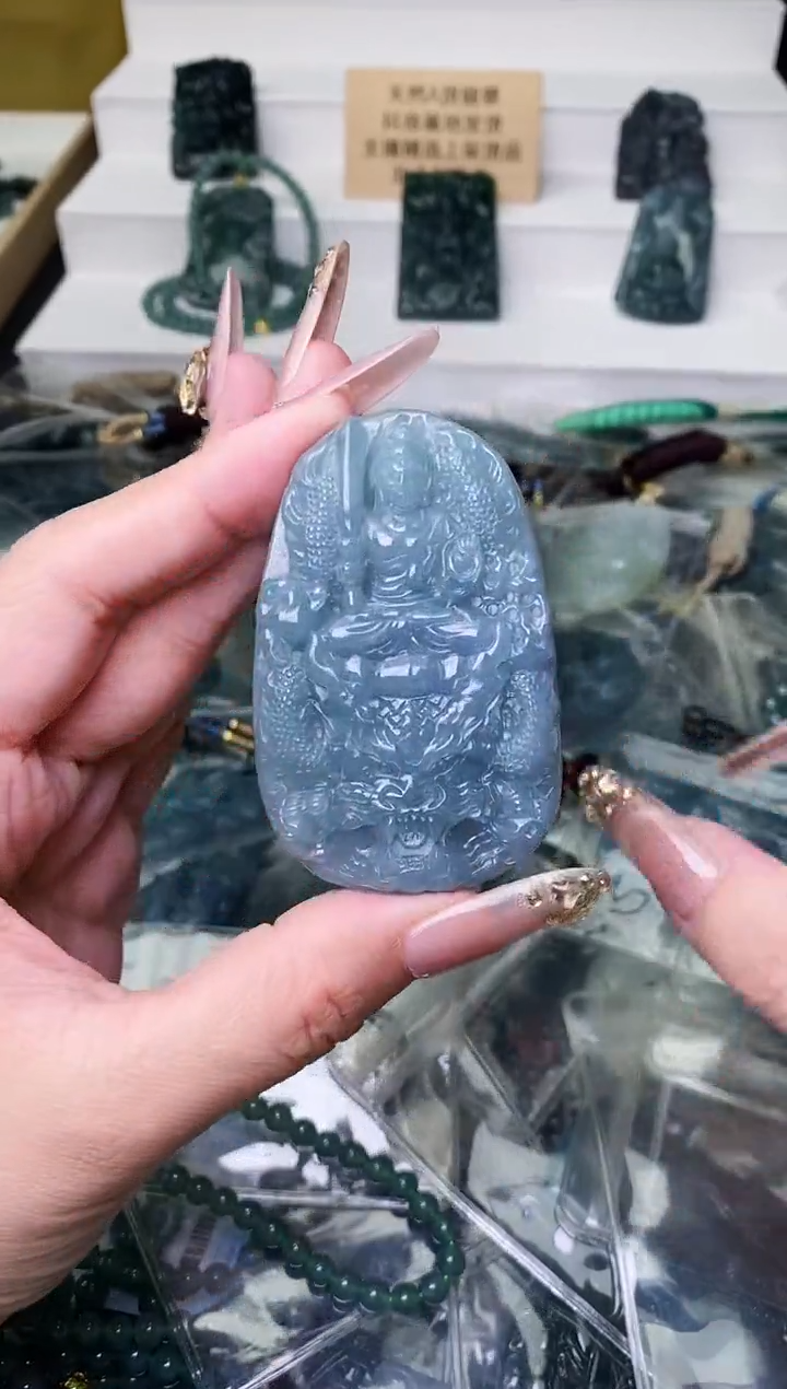 颈饰未镶嵌翡翠 