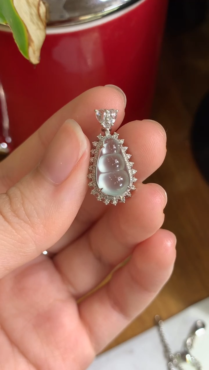 【闪购商品】翡翠颈饰18K金镶嵌豆子