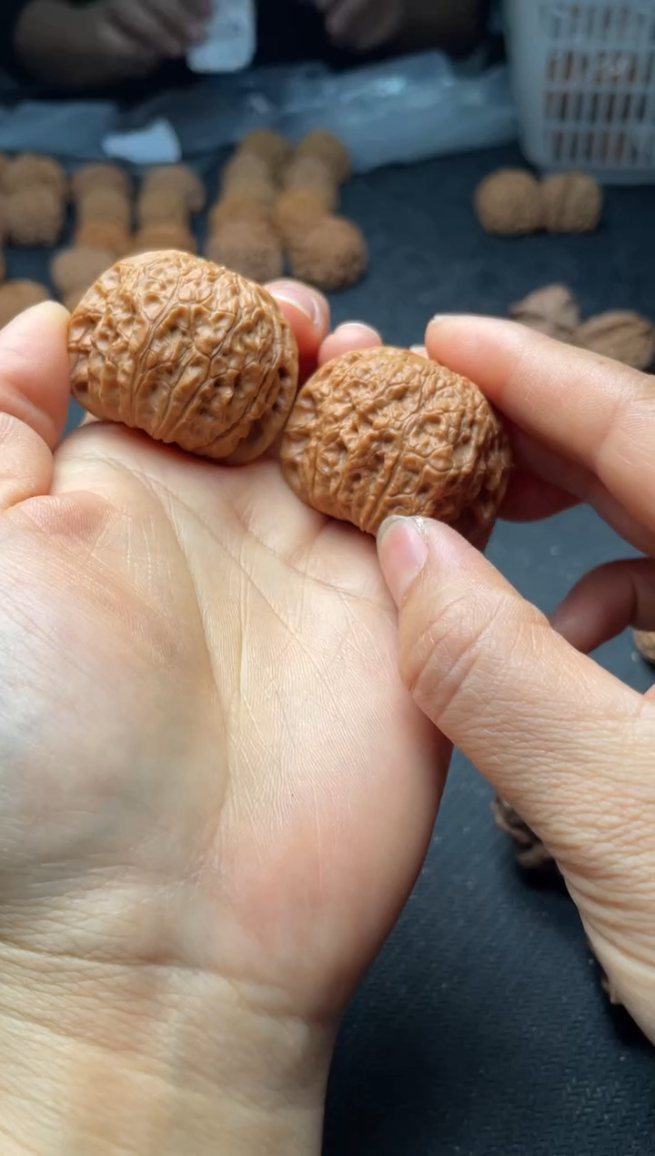 把件文玩核桃w137  血麒麟 39尺