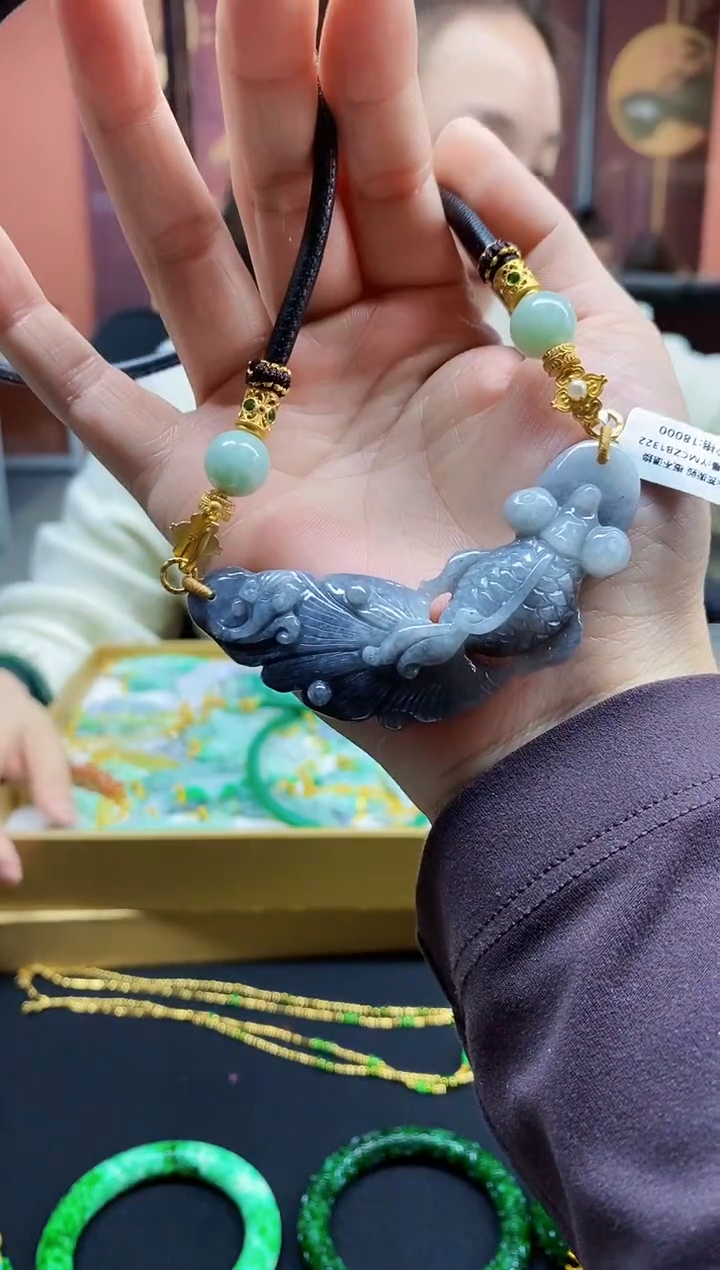 颈饰未镶嵌翡翠吊坠