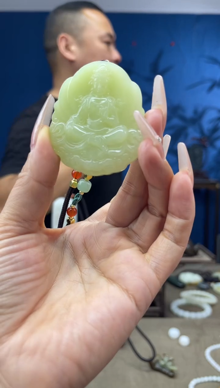 和田玉未镶嵌颈饰1