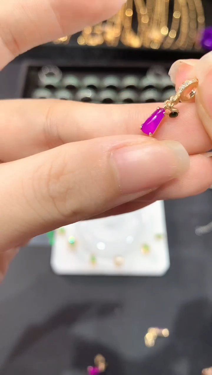 18K金镶嵌苏纪石（舒俱来）.提溜