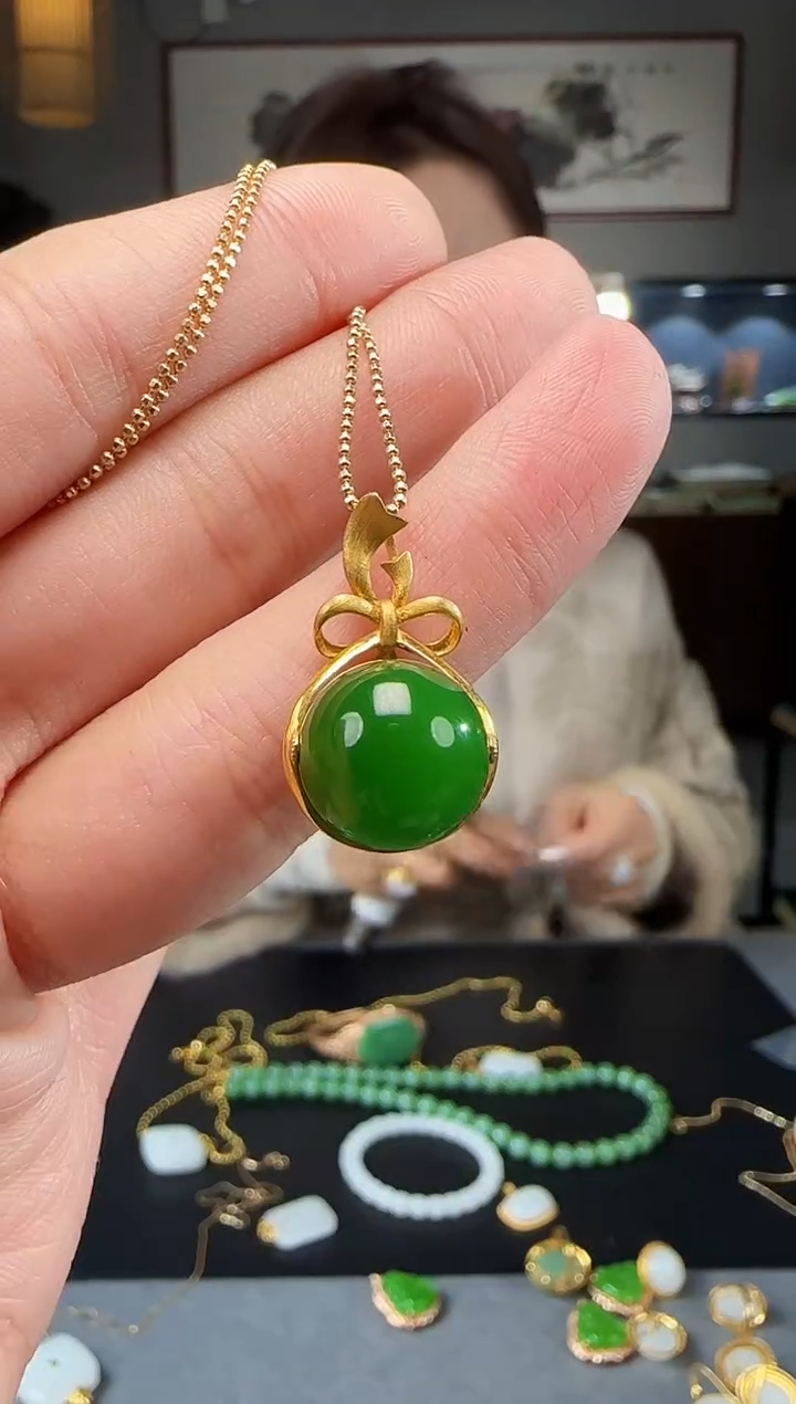 【闪购商品】和田玉吊坠(不含链)18K金镶嵌有包容