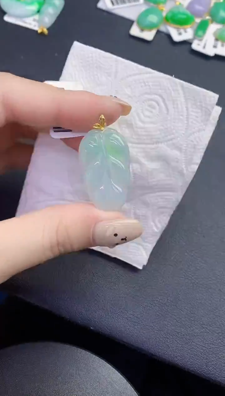 颈饰18K金镶嵌翡翠缅甸天然翡翠A货