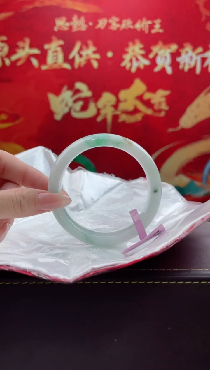 【闪购商品】翡翠手镯未镶嵌17翡翠手镯（微瑕）