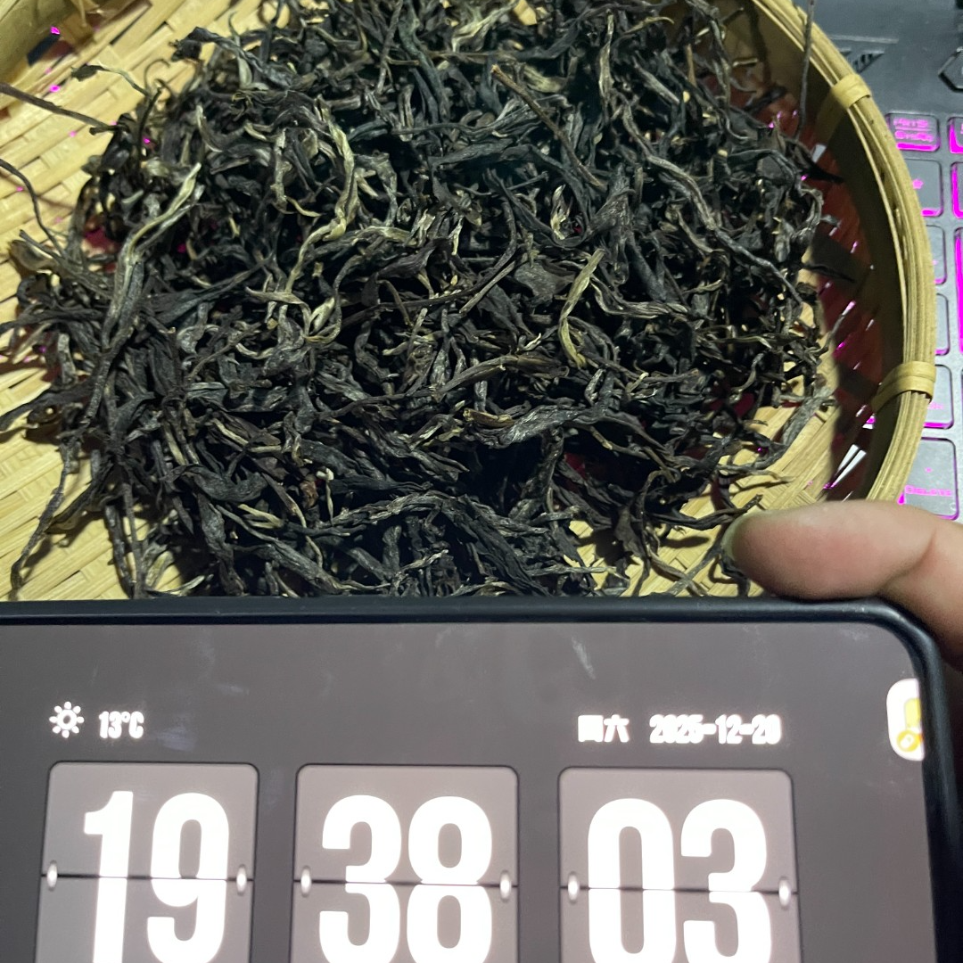 y2 2025年镇康岩子头响岩脚古树挑采春茶 生茶  普洱茶25/12/20