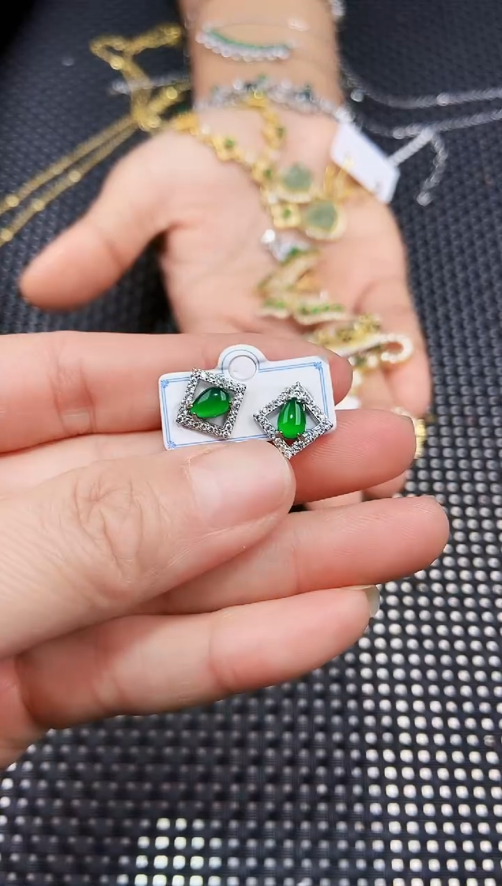 【闪购商品】翡翠耳饰未镶嵌11111111111
