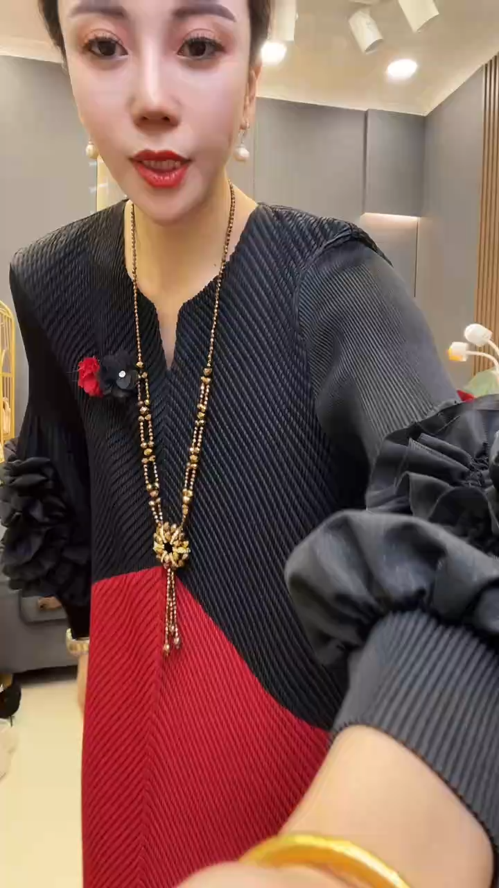 聚酯纤维（涤纶）黑红色 裙