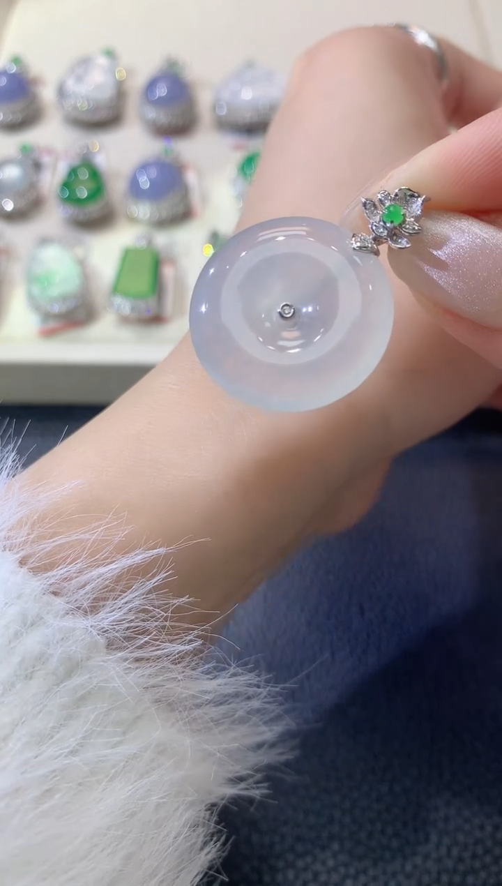 【闪购商品】翡翠吊坠(不含链)18K金镶嵌A9