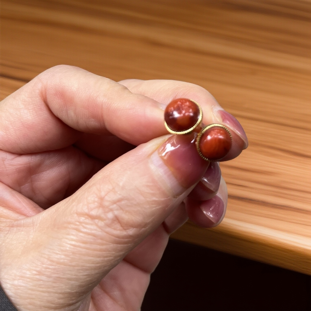 南红精美半圆耳钉