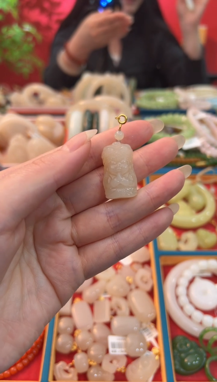 【闪购商品】和田玉吊坠未镶嵌藕粉双面雕刻扎基拉姆