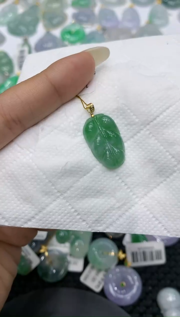 颈饰18K金镶嵌翡翠111111111111