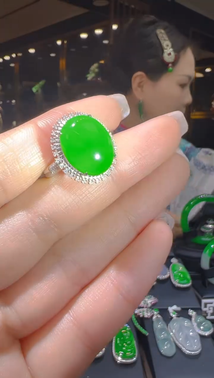 【闪购商品】翡翠戒指18K金镶嵌112     