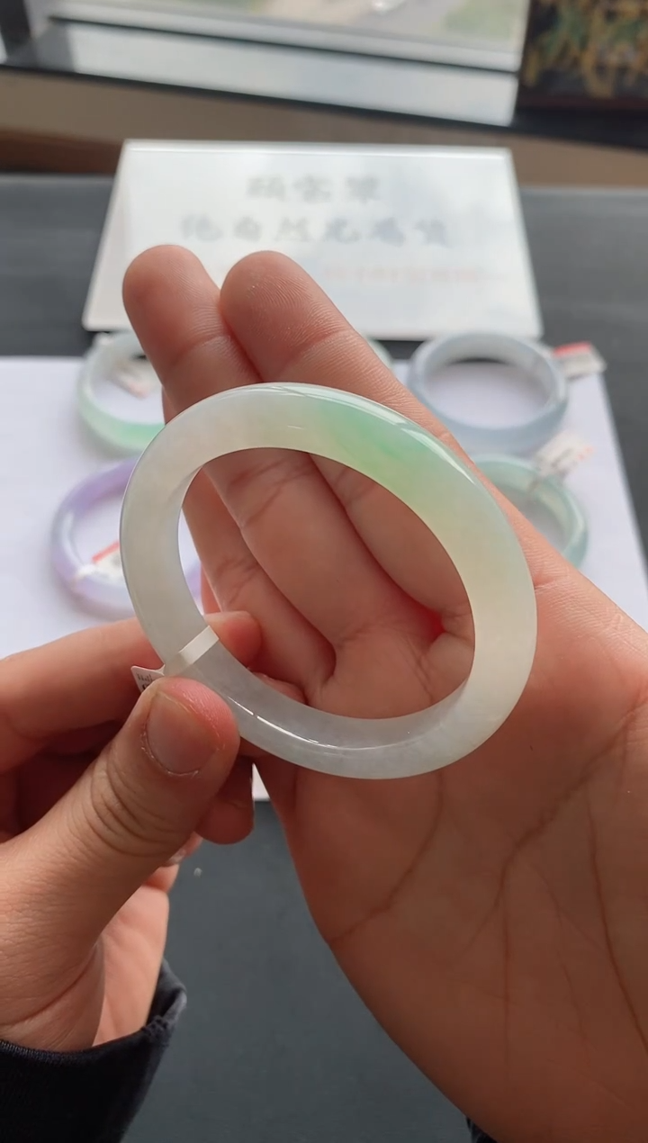 【闪购商品】翡翠手镯未镶嵌32号53.1*9.7*8.0正圈