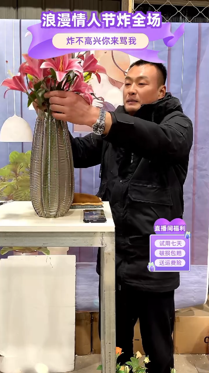 【闪购商品】玻璃107茶色横纹花瓶