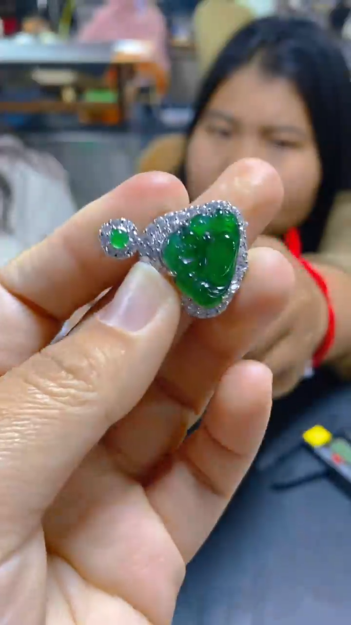 【闪购商品】翡翠吊坠(赠链)未镶嵌0179566804多样性发一