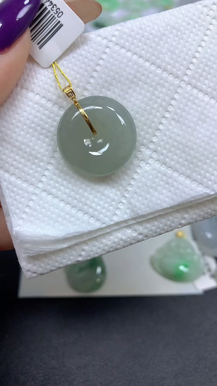 颈饰18K金镶嵌翡翠 